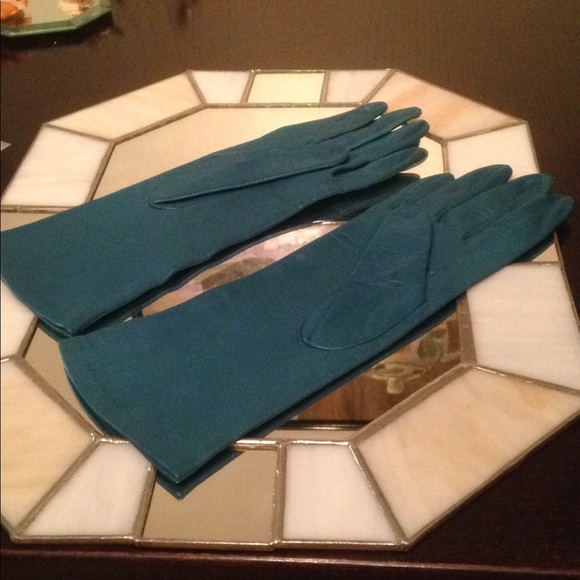 Gorgeous Teal leather Gloves - Picture 2 of 3